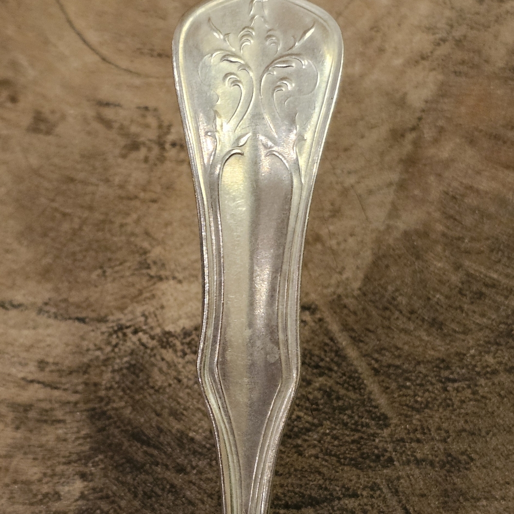 W.M A Rogers 1910 Sugar Spoon - Picture 9 of 11